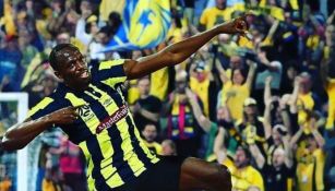 Usain Bolt festeja con el Central Coast Mariners