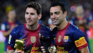 Messi y Xavi reciben un premio un la campaña 2012-13
