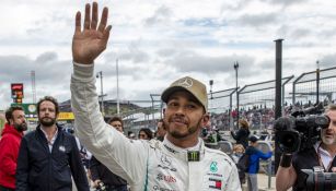 Hamilton  saluda durante el GP de Estados Unidos