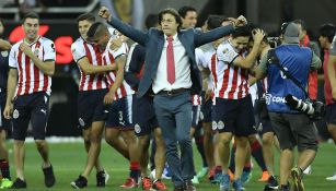 Matías Almeyda festeja victoria de Chivas  