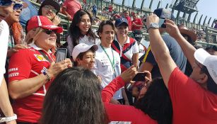 Esteban Gutiérrez junto a los fans  del GP de México