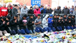 Juveniles del Leicester City rinde homenaje a Vichai Srivaddhanaprabha