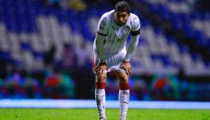 Jugador de Chivas se lamenta tras empate contra Puebla