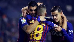 Jugadores del Barcelona celebran anotación contra el Rayo
