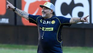 Maradona, da indicaciones en entrenamiento de Dorados