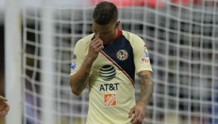 Mateus Uribe se lamenta durante un partido