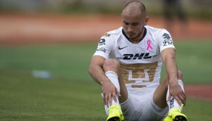 Carlos González durante un partido contra Tigres
