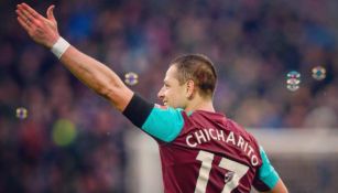 Chicharito festeja gol con el West Ham