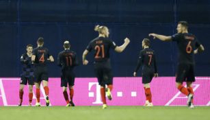 Jugadores de Croacia celebran anotación contra España