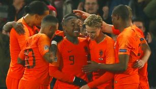 Jugadores de Holanda festejan gol vs Francia