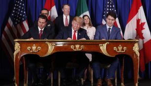 Peña Nieto, Trump y Trudeau firmando el acuerdo 