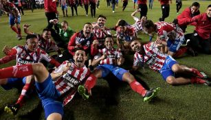 Jugadores de San Luis festejan título de Campeón