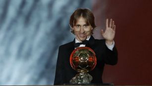 Modric saluda tras ganar el Balón de Oro 2018