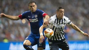 Pablo Aguilar y Funes Mori disputan el balón en la reciente Final de Copa MX