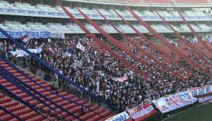 Afición de Chivas en tribuna del estadio
