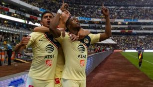 Renato Ibarra festeja su gol contra Pumas