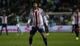 César Huerta durante un partido con Chivas