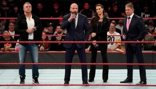Familia McMahon en el ring de RAW