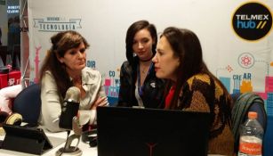 Ana Reyes y Adriana Guzmán platican con Cherrigan (centro) sobre REanuDar