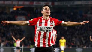 Hirving Lozano celebra una anotación con el PSV Eindhoven