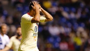 Cecilio Domínguez, se lamenta tras una fallar una opción clara de gol frente a Puebla 