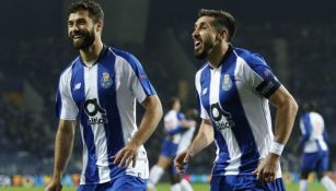 Jugadores del Porto festejan un gol