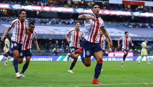 Pulido celebra un gol con Chivas