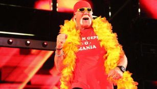 Hulk Hogan hace su entrada a RAW