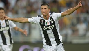 Cristiano Ronaldo festeja gol con el que la Juve ganó Supercopa de Italia