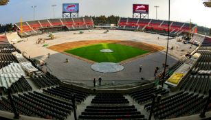 Directivos de MLB recorren el nuevo estadio de los Diablos Rojos