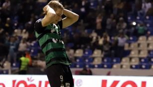 Julio Furch se lamenta por fallar una oportunidad clara de gol