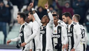 Douglas Costa celebra gol vs Chievo