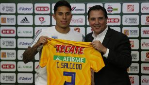 Carlos Salcedo es presentado con Tigres