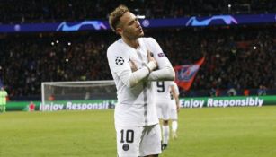 Neymar festeja un gol con el PSG