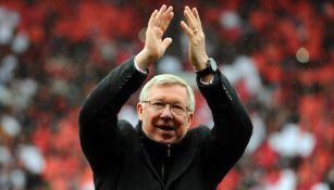 Sir Alex Ferguson aplaude en un juego del Man Uts en 2013