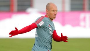 Arjen Robben se ejercita en un entrenamiento del Bayern