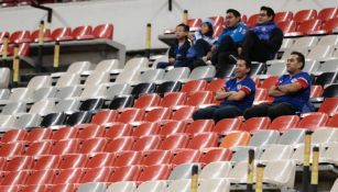Algunos aficionados del Cruz Azul durante el juego contra Alebrijes