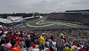 Gente observa el Gran Premio de México 