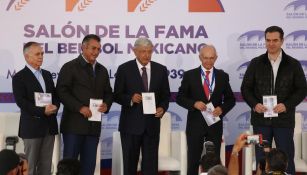 López Obrador y compañía en inauguración del Salón de la Fama