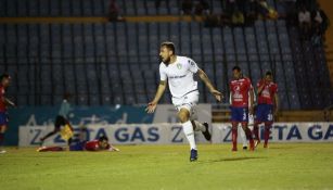  Darío Carreño celebra un gol con Comunicaciones