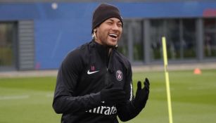 Neymar sonríe en un entrenamiento con el PSG