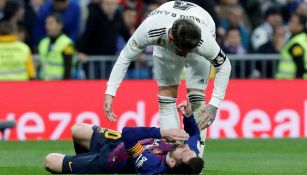 Messi y Ramos tras la jugada del manotazo 