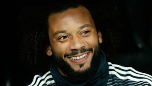 Marcelo sonríe en la banca del Real Madrid