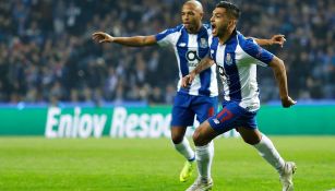 Tecatito Corona festejando un gol con el Porto 