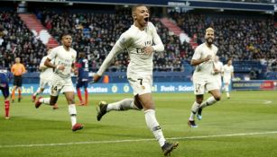 Mbappé festeja un gol con el PSG