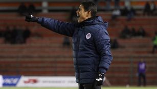 Alfonso Sosa da indicaciones en juego de Atlético San Luis 