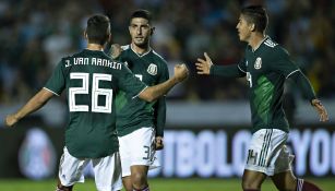 Selección Mexicana celebra anotación en partido 