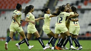 América Femenil celebra victoria en el Estadio Azteca 