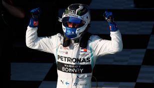 Valtteri Bottas festejando su triunfo en el GP de Australia 