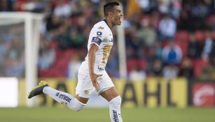 Barrera celebra gol con Pumas 